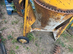 lot 3 image: Gilson Cement Mixer