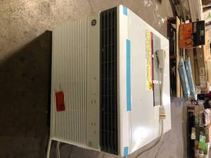GE 12,000 BTU 115-Volt Smart Window Air Conditioner for 550 sq. ft. in White with Wi-Fi and Remote   Customer Returns See Pictures