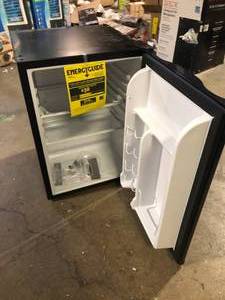 Magic Chef 2.6 cu. ft. Mini Fridge in Black without Freezer Slight Damage on Corner Customer Returns See Pictures