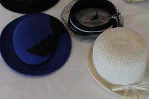 lot 29 image: Assorted Collection of 15 Womens Vintage Hats