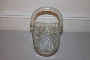 lot 45 image: Vintage Clear Glass Basket with Diamond Pattern