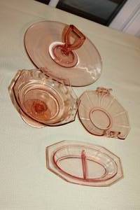lot 51 image: Lot of Vintage Pink Depression Glass Dishes