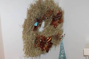 lot 89 image: Large Assortment of Holiday Decorations and Accessories
