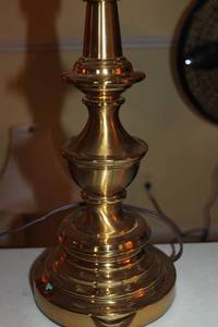 lot 9-100 image: Pair of Stiffel Brass Table Lamps with White Shades