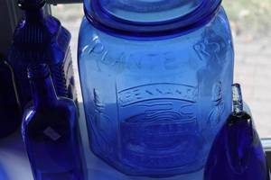 lot 112 image: Collection of Assorted Vintage Blue Glassware
