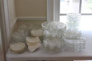 lot 117 image: Assorted Vintage Clear Glass Serving and Decorative Dishes