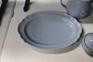 lot 148 image: Pfaltzgraff Blue Ceramic Dinnerware Set - 8 Pieces