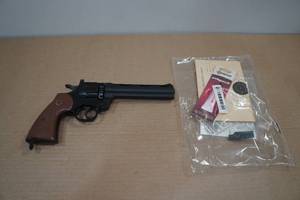 lot 6 image: Crosman 357 Vigilante CO2 Pellet Pistol