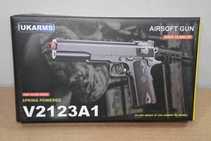 lot 17 image: UKArms V2123A1 Spring Powered Airsoft Gun