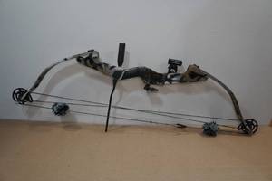 lot 33 image: Myles Keller Legacy Compound Bow 65-80lbs, 26-32 Draw