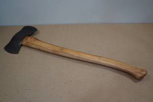 lot 36 image: Vintage Gambles Double Bit Axe Head with UNEX Handle