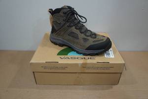 lot 102 image: Vasque Mens 7752 Breeze Hiking Boots -Size 10.5 Wide