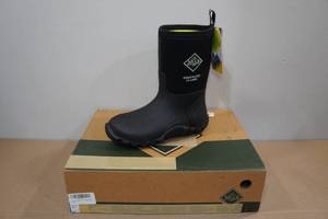 lot 105 image: Muck Boots Edgewater Classic Mid Boots -Mens 5, Womens 6