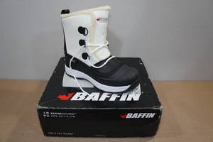 lot 109 image: Baffin Womens Tessa White Winter Boots -Size 9