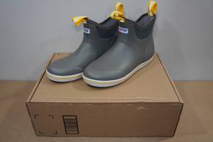 lot 111 image: Xtratuf Mens 6 Ankle Rubber Deck Boots -Size 9