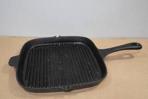 lot 139 image: Cast Iron Grill Pan