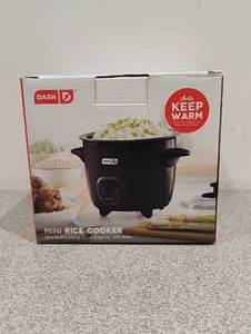 lot 67 image: DASH MINI RICE COOKER