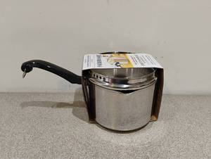 lot 82 image: NEW FARBERWARE COVERED STRAINING SAUCEPAN
