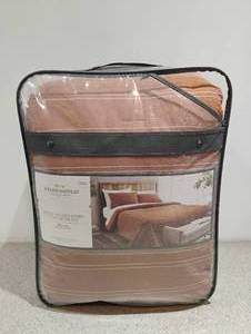 lot 96 image: NEW SIMPLE WOVEN STRIPE COMFORTER SET SIZE QUEEN
