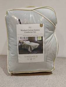 lot 97 image: NEW WASHED COTTON SATEEN COMFORTER SET SIZE KING