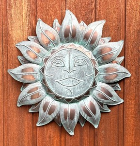 lot 23 image: Decorative Sun Wall Hanging