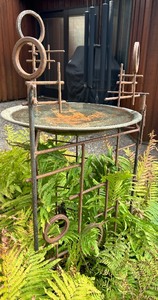 lot 18 image: Patina Metal Bird Bath
