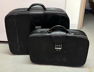 lot 100 image: Two Vintage Samsonite Suitcases