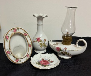 lot 106 image: Pink Rose Floral Porcelain Pretties