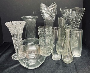 lot 111 image: Crystal and Clear Glass Vases