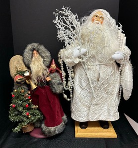 lot 250 image: Beautiful Santa Decorative Figurines