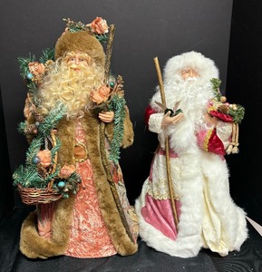 lot 251 image: Two Santa Figurines