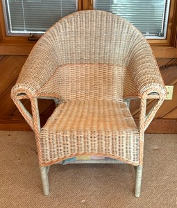 lot 122 image: Vintage Wicker Chair