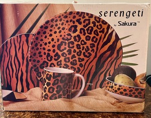 lot 150 image: Set of New Sakura Serengeti Dishes