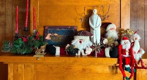 lot 152 image: Beautiful Variety of Holiday  Christmas Decor