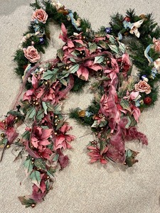 lot 154 image: Floral and Green Garland