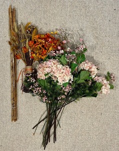 lot 256 image: Variety of Faux Florals