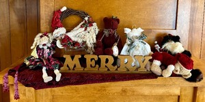lot 267 image: Variety of Holiday Decor