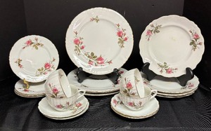 lot 185 image: Vintage Wild Rose China Service for Four