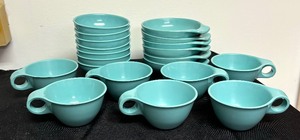 lot 198 image: Variety of Vintage Russell Wright Bowls and Cups