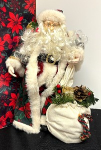 lot 211 image: Jolly Santa Decorative Figurine