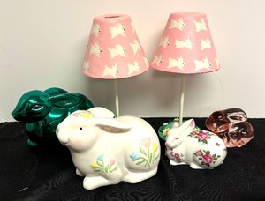 lot 212 image: Beautiful Bunnies and Tea Light Lamps