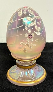 lot 213 image: Vintage Hand Painted Fenton Pink Iridescent Pedestal Egg with Frit and Jewels