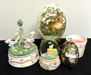 lot 215 image: Enticing Easter Decor