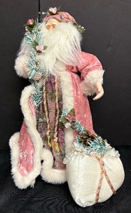 lot 222 image: Beautiful Santa Decorative Figurine by Brinns