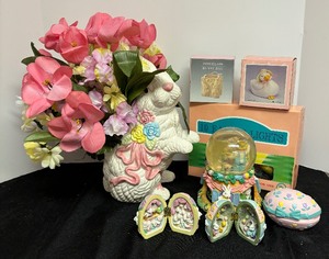lot 225 image: Easter Decor
