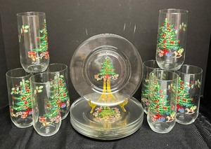 lot 180 image: Festive Glass Plates and Tumblers, Service for 8