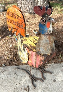 lot 324 image: Fun Metal Decorative Rooster Figurine