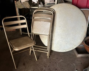 lot 339 image: Vintage Round Folding Table with Four Chairs