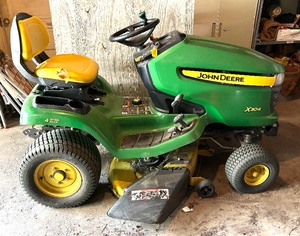 lot 3A image: John Deere X304 Riding Lawnmower