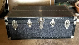 lot 344 image: Vintage Trunk